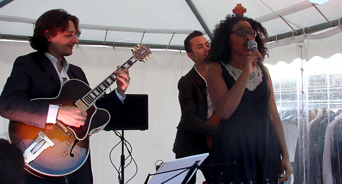 Groupe de Swing pour la prestation Emirates