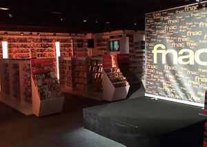 Mise en place du podium pour l'inauguration de la FNAC de Beauvais